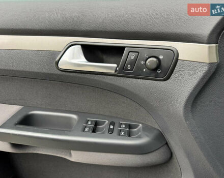 Черный Фольксваген Туран, объемом двигателя 1.4 л и пробегом 190 тыс. км за 7200 $, фото 33 на Automoto.ua