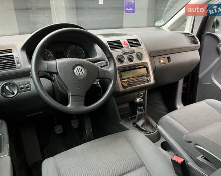 Черный Фольксваген Туран, объемом двигателя 1.6 л и пробегом 180 тыс. км за 8200 $, фото 28 на Automoto.ua