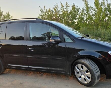 Черный Фольксваген Туран, объемом двигателя 1.4 л и пробегом 200 тыс. км за 6900 $, фото 1 на Automoto.ua