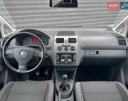 Чорний Фольксваген Туран, об'ємом двигуна 1.4 л та пробігом 166 тис. км за 8500 $, фото 5 на Automoto.ua