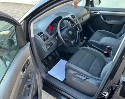 Черный Фольксваген Туран, объемом двигателя 1.6 л и пробегом 240 тыс. км за 8100 $, фото 13 на Automoto.ua