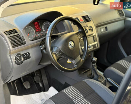 Чорний Фольксваген Туран, об'ємом двигуна 1.4 л та пробігом 148 тис. км за 5999 $, фото 37 на Automoto.ua