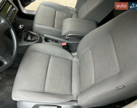 Черный Фольксваген Туран, объемом двигателя 1.6 л и пробегом 180 тыс. км за 8200 $, фото 41 на Automoto.ua