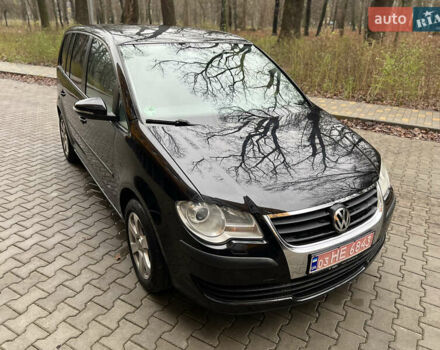 Черный Фольксваген Туран, объемом двигателя 1.6 л и пробегом 180 тыс. км за 8200 $, фото 24 на Automoto.ua