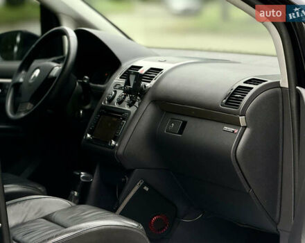 Чорний Фольксваген Туран, об'ємом двигуна 1.97 л та пробігом 279 тис. км за 8800 $, фото 42 на Automoto.ua