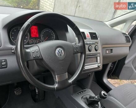 Черный Фольксваген Туран, объемом двигателя 1.4 л и пробегом 194 тыс. км за 6555 $, фото 68 на Automoto.ua