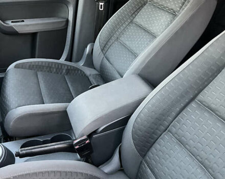 Черный Фольксваген Туран, объемом двигателя 1.9 л и пробегом 353 тыс. км за 6699 $, фото 32 на Automoto.ua