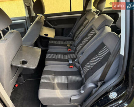 Чорний Фольксваген Туран, об'ємом двигуна 1.4 л та пробігом 148 тис. км за 5999 $, фото 41 на Automoto.ua