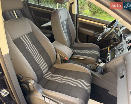 Чорний Фольксваген Туран, об'ємом двигуна 1.4 л та пробігом 148 тис. км за 5999 $, фото 61 на Automoto.ua