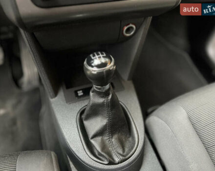 Черный Фольксваген Туран, объемом двигателя 1.6 л и пробегом 180 тыс. км за 8200 $, фото 36 на Automoto.ua