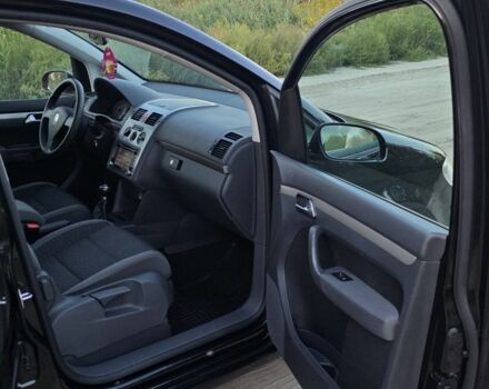 Черный Фольксваген Туран, объемом двигателя 1.4 л и пробегом 200 тыс. км за 6900 $, фото 17 на Automoto.ua