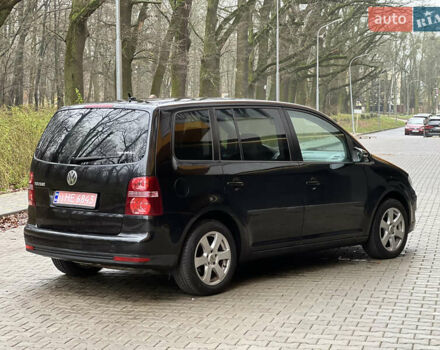 Черный Фольксваген Туран, объемом двигателя 1.6 л и пробегом 180 тыс. км за 8200 $, фото 6 на Automoto.ua