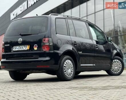 Чорний Фольксваген Туран, об'ємом двигуна 1.6 л та пробігом 147 тис. км за 8400 $, фото 5 на Automoto.ua