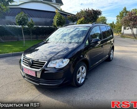 Черный Фольксваген Туран, объемом двигателя 1.6 л и пробегом 224 тыс. км за 8550 $, фото 1 на Automoto.ua