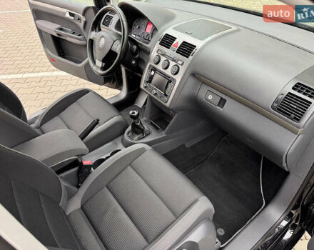 Черный Фольксваген Туран, объемом двигателя 1.4 л и пробегом 190 тыс. км за 7200 $, фото 25 на Automoto.ua