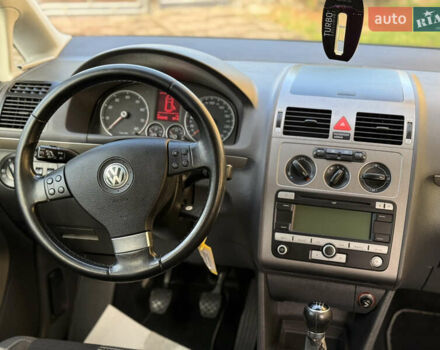 Чорний Фольксваген Туран, об'ємом двигуна 1.4 л та пробігом 148 тис. км за 5999 $, фото 52 на Automoto.ua