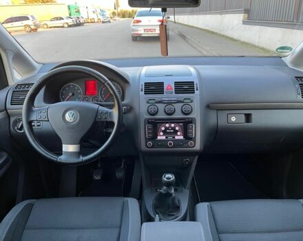 Черный Фольксваген Туран, объемом двигателя 1.6 л и пробегом 240 тыс. км за 8100 $, фото 23 на Automoto.ua