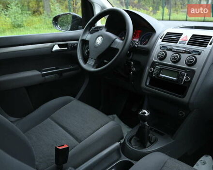 Черный Фольксваген Туран, объемом двигателя 1.6 л и пробегом 152 тыс. км за 7600 $, фото 24 на Automoto.ua