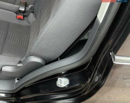 Черный Фольксваген Туран, объемом двигателя 1.4 л и пробегом 194 тыс. км за 6555 $, фото 118 на Automoto.ua