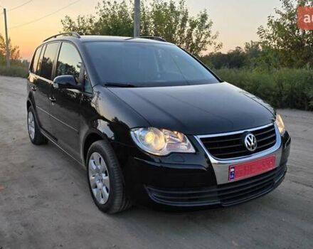 Черный Фольксваген Туран, объемом двигателя 1.4 л и пробегом 194 тыс. км за 7600 $, фото 1 на Automoto.ua