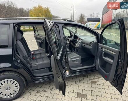 Чорний Фольксваген Туран, об'ємом двигуна 1.6 л та пробігом 147 тис. км за 8400 $, фото 26 на Automoto.ua