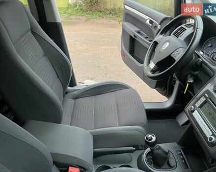 Черный Фольксваген Туран, объемом двигателя 1.4 л и пробегом 194 тыс. км за 6555 $, фото 62 на Automoto.ua