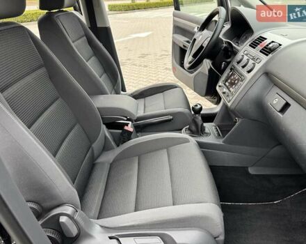 Чорний Фольксваген Туран, об'ємом двигуна 1.6 л та пробігом 147 тис. км за 8400 $, фото 38 на Automoto.ua