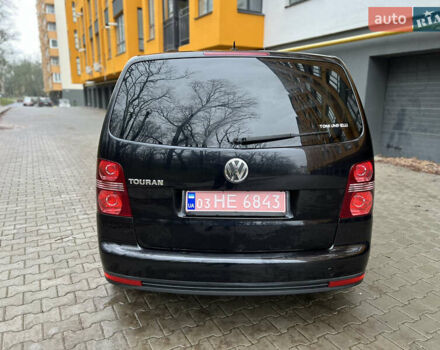 Черный Фольксваген Туран, объемом двигателя 1.6 л и пробегом 180 тыс. км за 8200 $, фото 17 на Automoto.ua