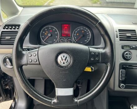 Черный Фольксваген Туран, объемом двигателя 1.4 л и пробегом 203 тыс. км за 6550 $, фото 15 на Automoto.ua