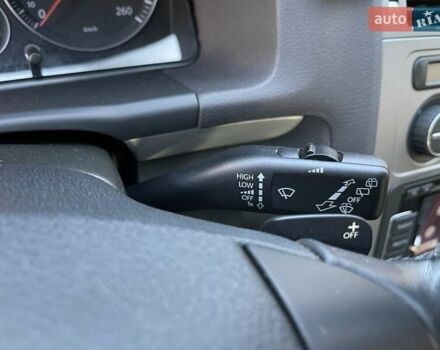 Черный Фольксваген Туран, объемом двигателя 1.4 л и пробегом 238 тыс. км за 7888 $, фото 44 на Automoto.ua