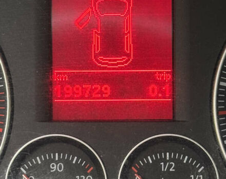 Черный Фольксваген Туран, объемом двигателя 1.4 л и пробегом 199 тыс. км за 7999 $, фото 22 на Automoto.ua