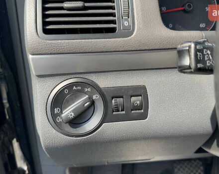 Черный Фольксваген Туран, объемом двигателя 1.97 л и пробегом 285 тыс. км за 7100 $, фото 10 на Automoto.ua