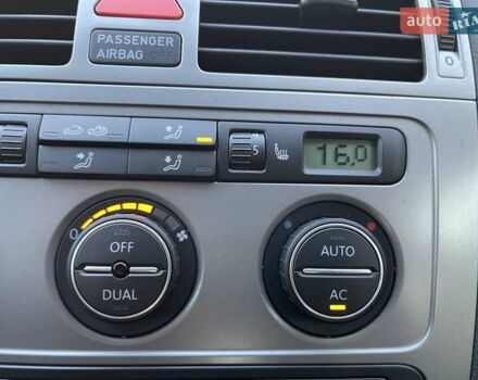 Черный Фольксваген Туран, объемом двигателя 1.4 л и пробегом 238 тыс. км за 7888 $, фото 71 на Automoto.ua