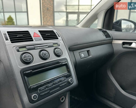 Чорний Фольксваген Туран, об'ємом двигуна 1.97 л та пробігом 336 тис. км за 8200 $, фото 33 на Automoto.ua