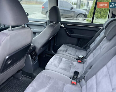 Черный Фольксваген Туран, объемом двигателя 1.6 л и пробегом 220 тыс. км за 8400 $, фото 18 на Automoto.ua