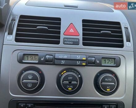 Черный Фольксваген Туран, объемом двигателя 1.4 л и пробегом 238 тыс. км за 7888 $, фото 72 на Automoto.ua