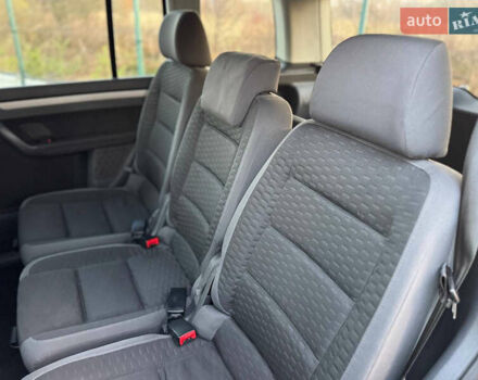 Черный Фольксваген Туран, объемом двигателя 1.6 л и пробегом 215 тыс. км за 7890 $, фото 40 на Automoto.ua