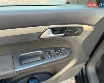 Черный Фольксваген Туран, объемом двигателя 1.6 л и пробегом 215 тыс. км за 7890 $, фото 41 на Automoto.ua