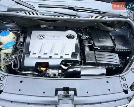 Черный Фольксваген Туран, объемом двигателя 1.6 л и пробегом 220 тыс. км за 8400 $, фото 25 на Automoto.ua