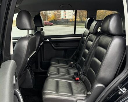 Черный Фольксваген Туран, объемом двигателя 2 л и пробегом 260 тыс. км за 9950 $, фото 9 на Automoto.ua