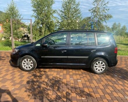 Черный Фольксваген Туран, объемом двигателя 1.6 л и пробегом 300 тыс. км за 4196 $, фото 2 на Automoto.ua