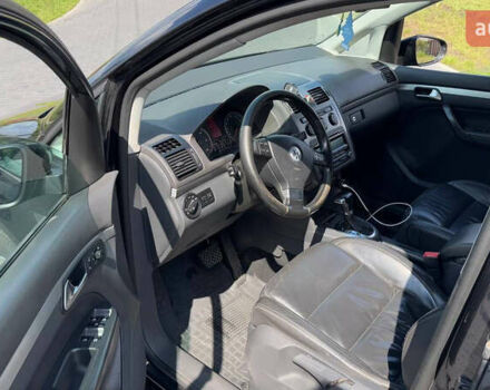 Черный Фольксваген Туран, объемом двигателя 1.97 л и пробегом 285 тыс. км за 7100 $, фото 6 на Automoto.ua