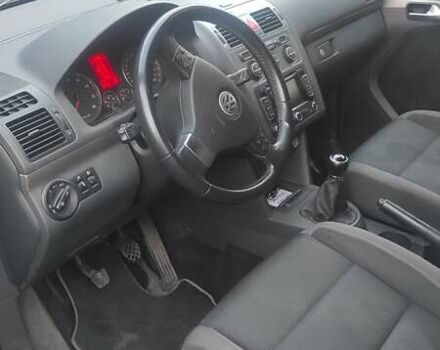 Черный Фольксваген Туран, объемом двигателя 1.39 л и пробегом 207 тыс. км за 7788 $, фото 16 на Automoto.ua