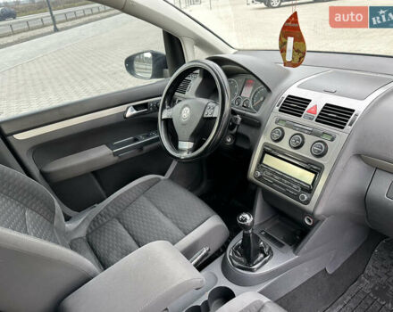 Чорний Фольксваген Туран, об'ємом двигуна 1.97 л та пробігом 336 тис. км за 8200 $, фото 35 на Automoto.ua