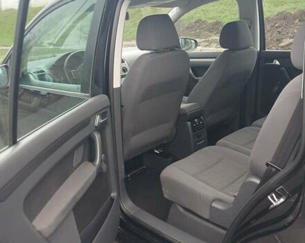 Черный Фольксваген Туран, объемом двигателя 1.6 л и пробегом 249 тыс. км за 7999 $, фото 28 на Automoto.ua