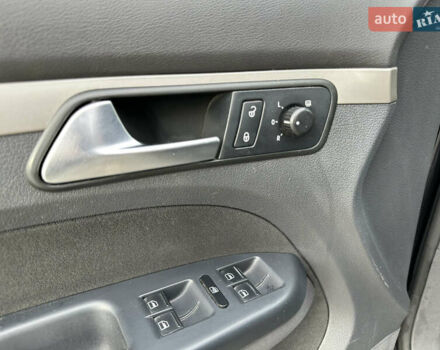 Чорний Фольксваген Туран, об'ємом двигуна 1.97 л та пробігом 336 тис. км за 8200 $, фото 32 на Automoto.ua