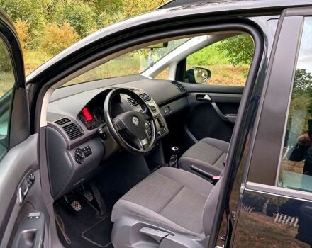 Чорний Фольксваген Туран, об'ємом двигуна 1.6 л та пробігом 249 тис. км за 8499 $, фото 7 на Automoto.ua