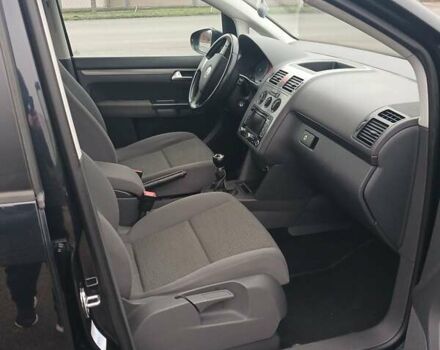 Черный Фольксваген Туран, объемом двигателя 1.6 л и пробегом 249 тыс. км за 7999 $, фото 42 на Automoto.ua