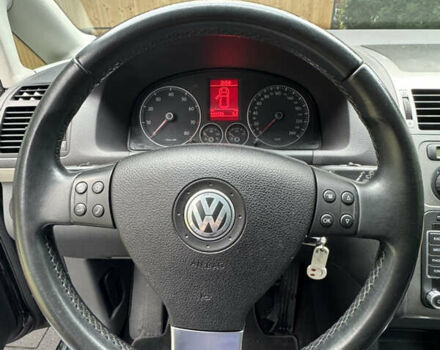 Черный Фольксваген Туран, объемом двигателя 1.4 л и пробегом 199 тыс. км за 7999 $, фото 20 на Automoto.ua