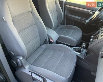 Черный Фольксваген Туран, объемом двигателя 1.4 л и пробегом 238 тыс. км за 7888 $, фото 246 на Automoto.ua